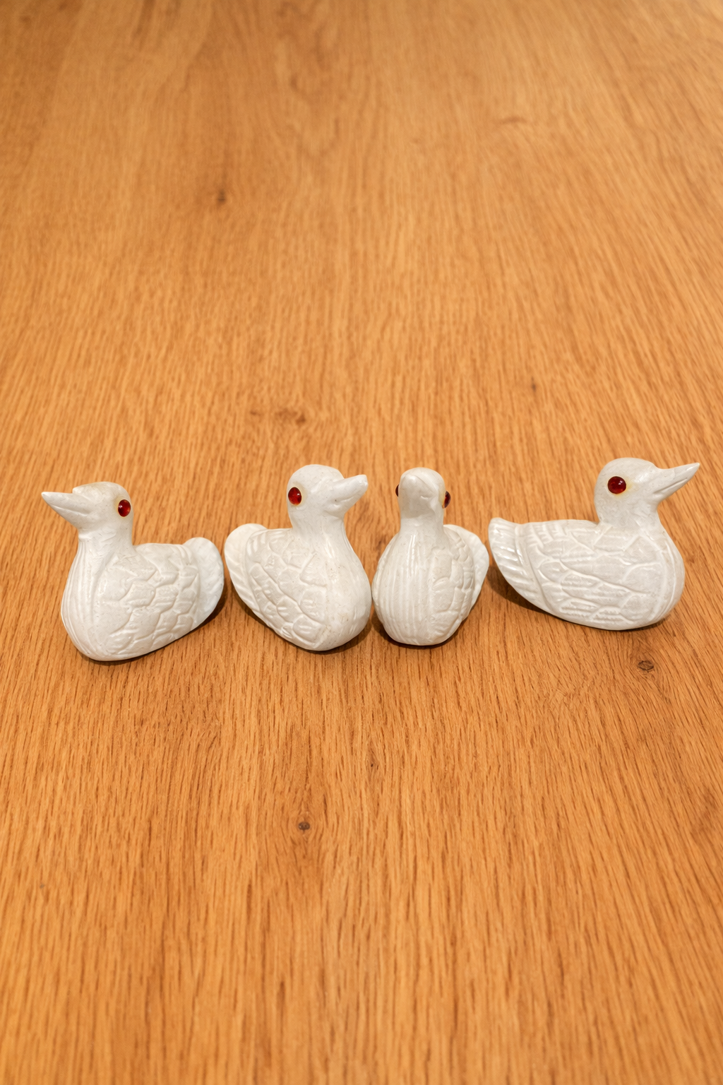 159g Hand-carved white marble duck figurines with red eyes