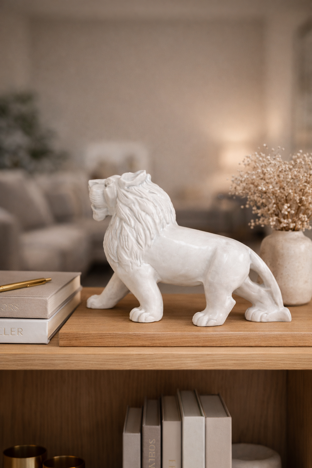 0.348 kg Decorative marble lion sculpture symbolising strength and protection on bookself