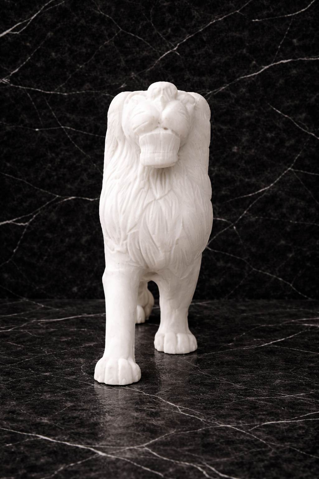 White Marble Lion Sculpture – Hand-Carved Luxury Stone Décor