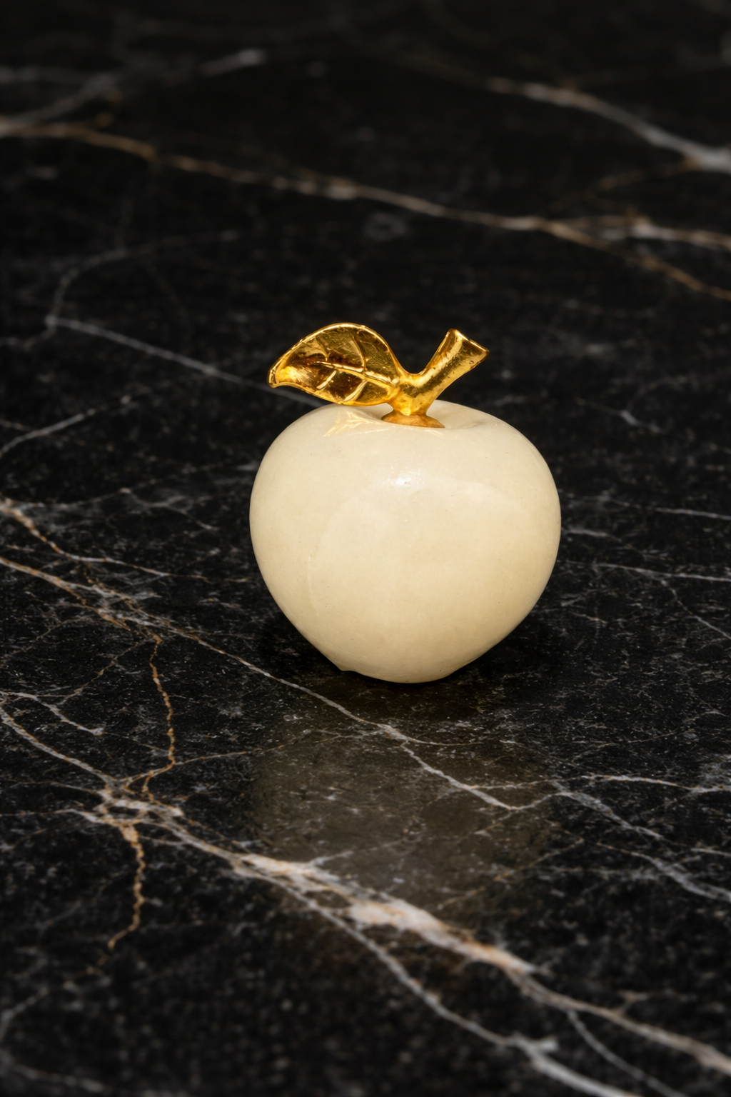 Onyx Apple – Handcrafted Decorative Accent