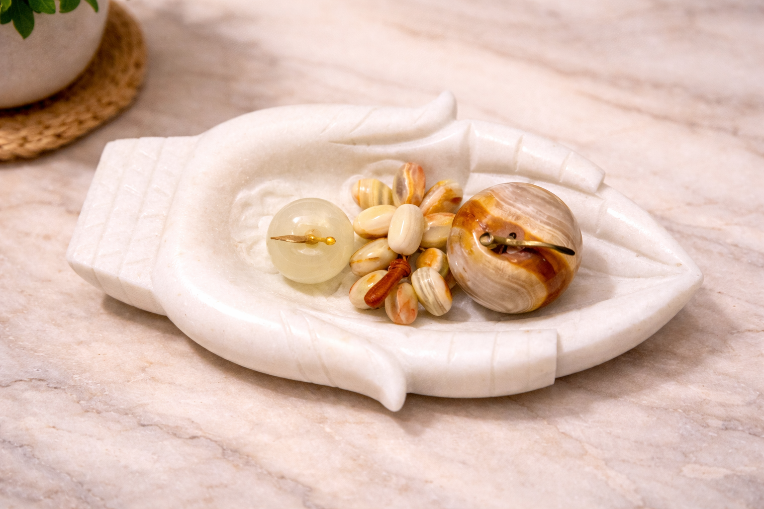 Onyx Apple – Handcrafted Decorative Accent